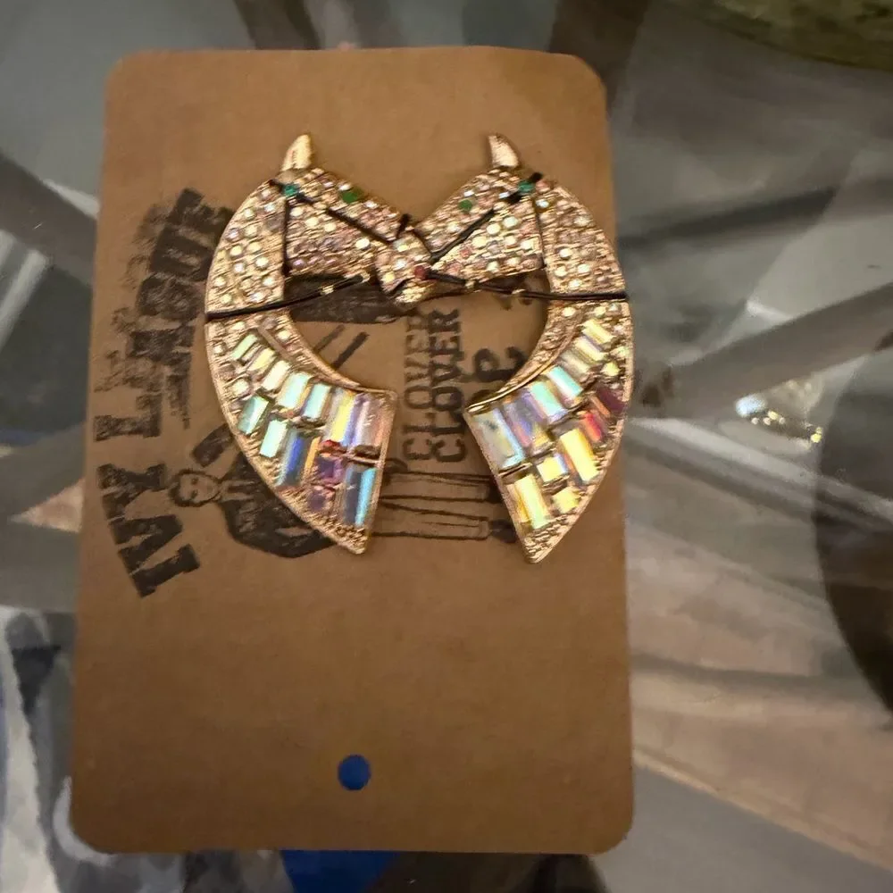 Equestrian horse bling set of post earrings and brooch. Bling bling.